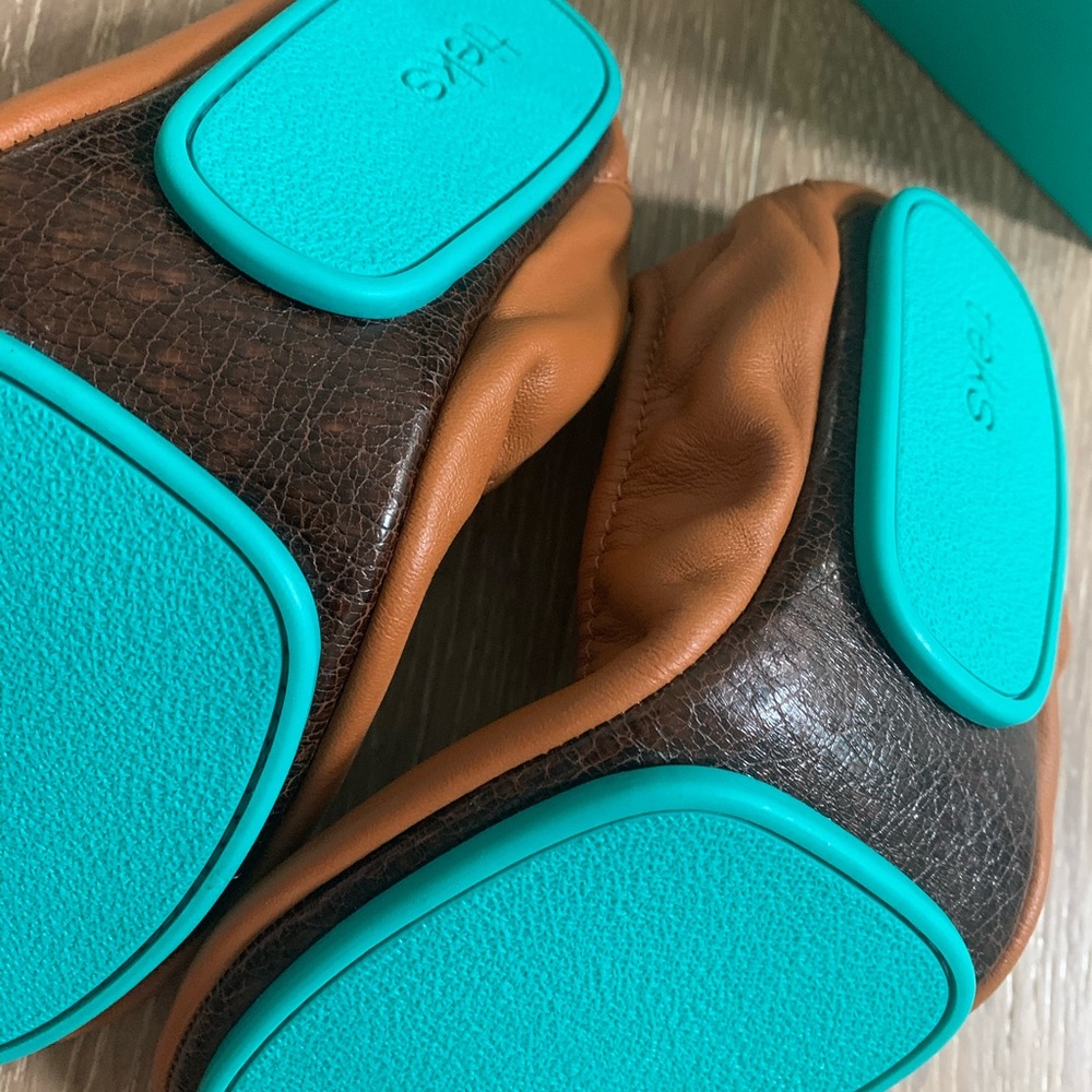 Brand new TIEKS size 6